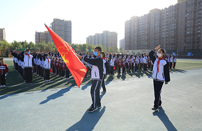 “朋辈携手  薪火相传” 北师大大兴附中东校区二年级入队、初一年级建队仪式